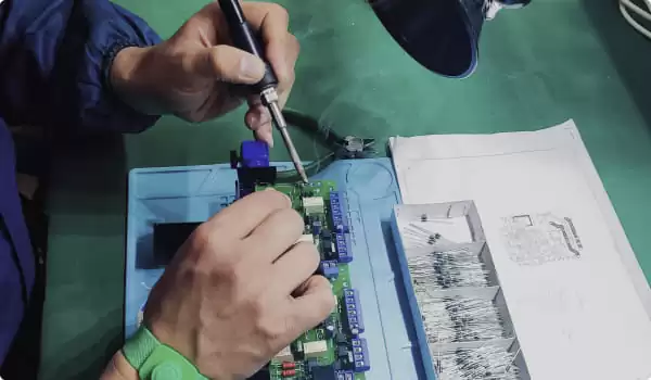 Выводной DIP-монтаж